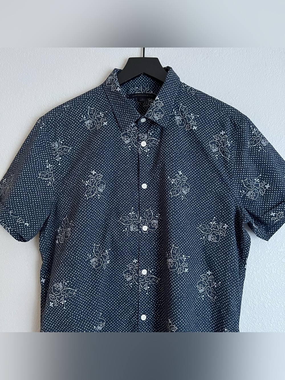 John Varvatos Men’s Skull Roses Print Short Sleeve Button Shirt Size M Navy
